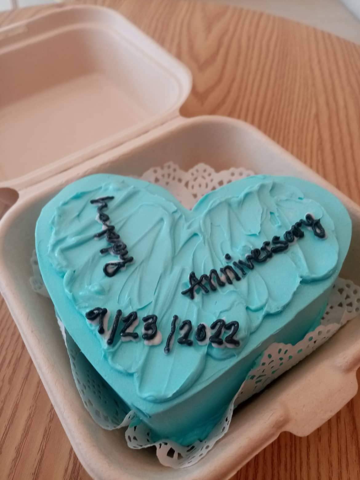 Happy 2nd Anniversary ♥️♥️ Cake size : 4 by 3 #minimalistcakeph | Instagram