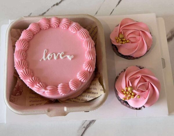 Custom Soft Icing Cake - 4×2 inches - with 2 cupcakes - Love you